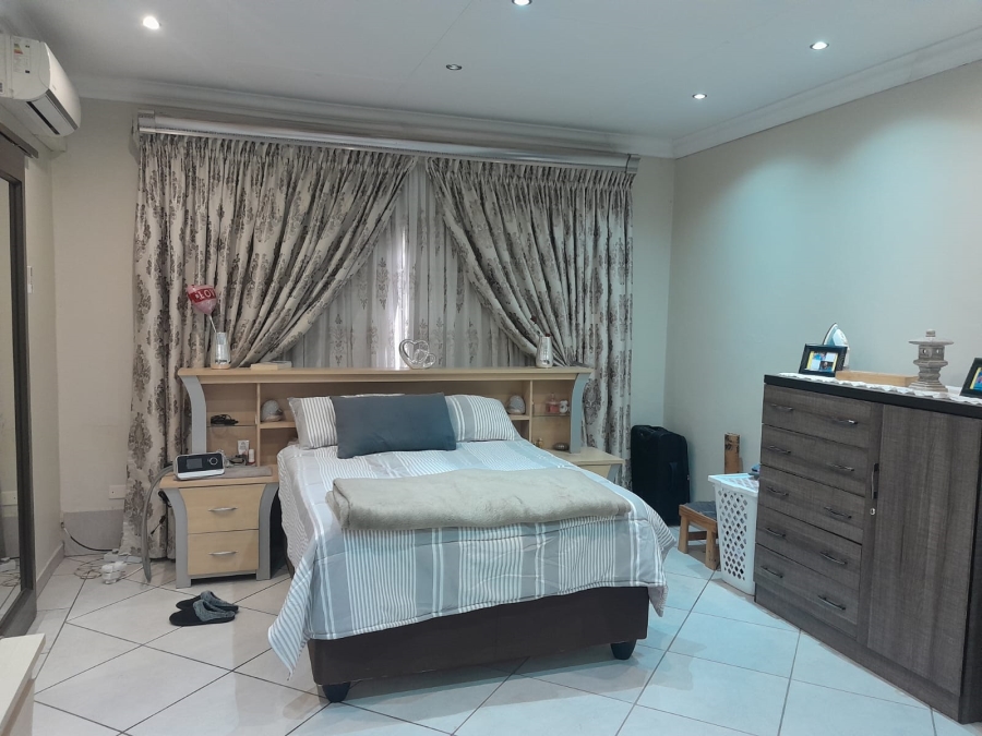 4 Bedroom Property for Sale in Safari Gardens North West